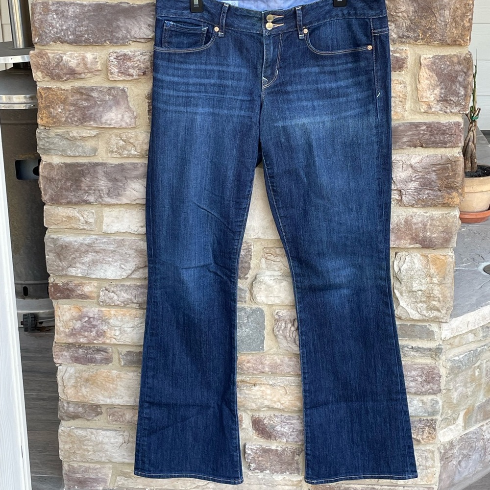 Gap Perfect Boot size 32/12L. Dark denim. Perfect condition. No distressing